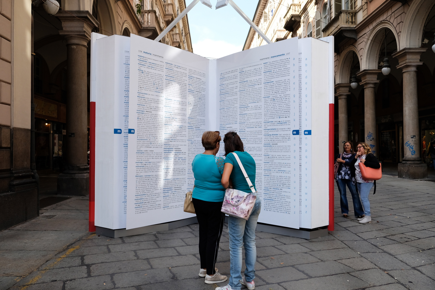 Parole da salvare: a Torino il dizionario gigante di Zanichelli